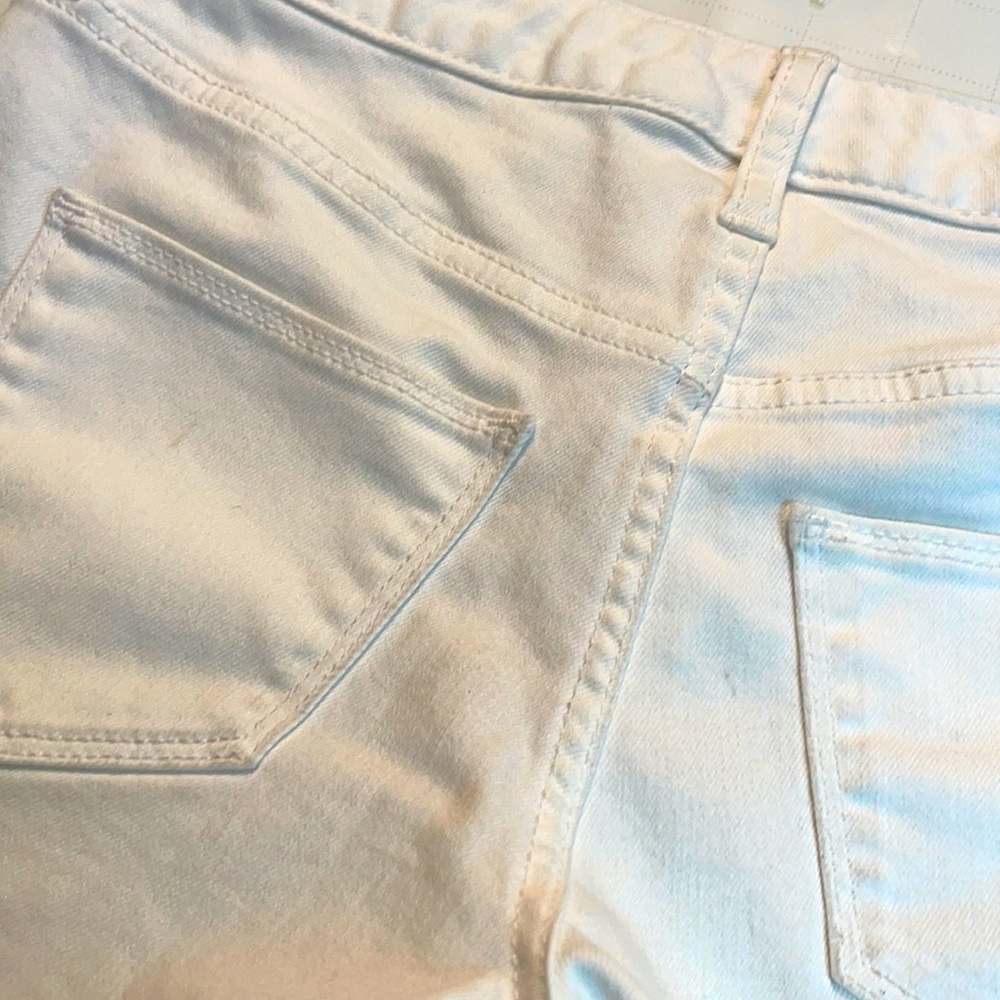 Universal Thread Mid Rise Jean Shorts, Size 0 - Picture 4 of 8